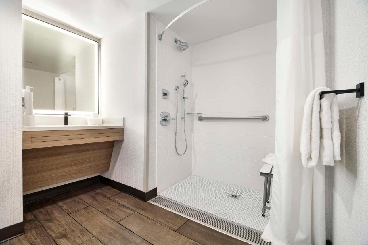 Hampton Inn Newark Airport Eksteriør bilde
