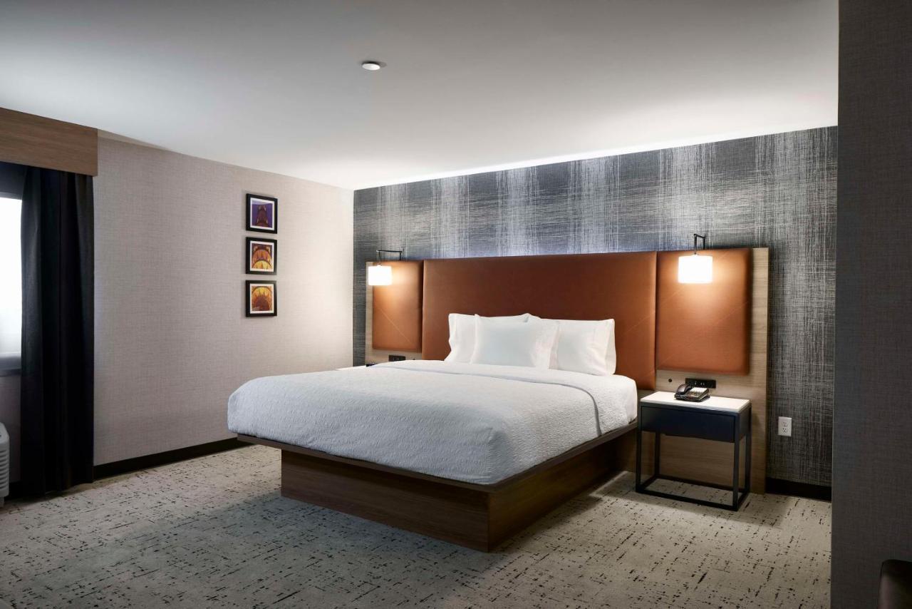 Hampton Inn Newark Airport Eksteriør bilde