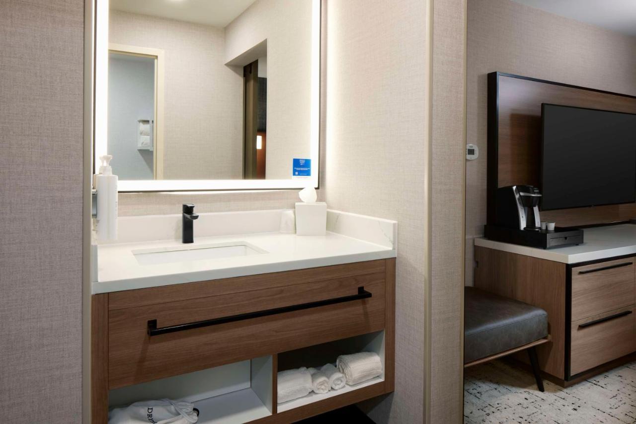 Hampton Inn Newark Airport Eksteriør bilde
