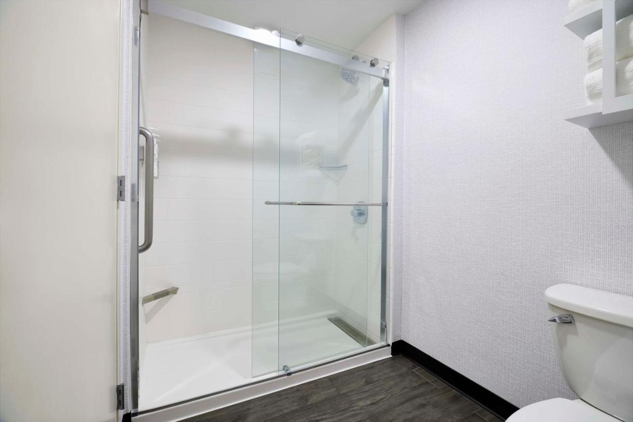 Hampton Inn Newark Airport Eksteriør bilde
