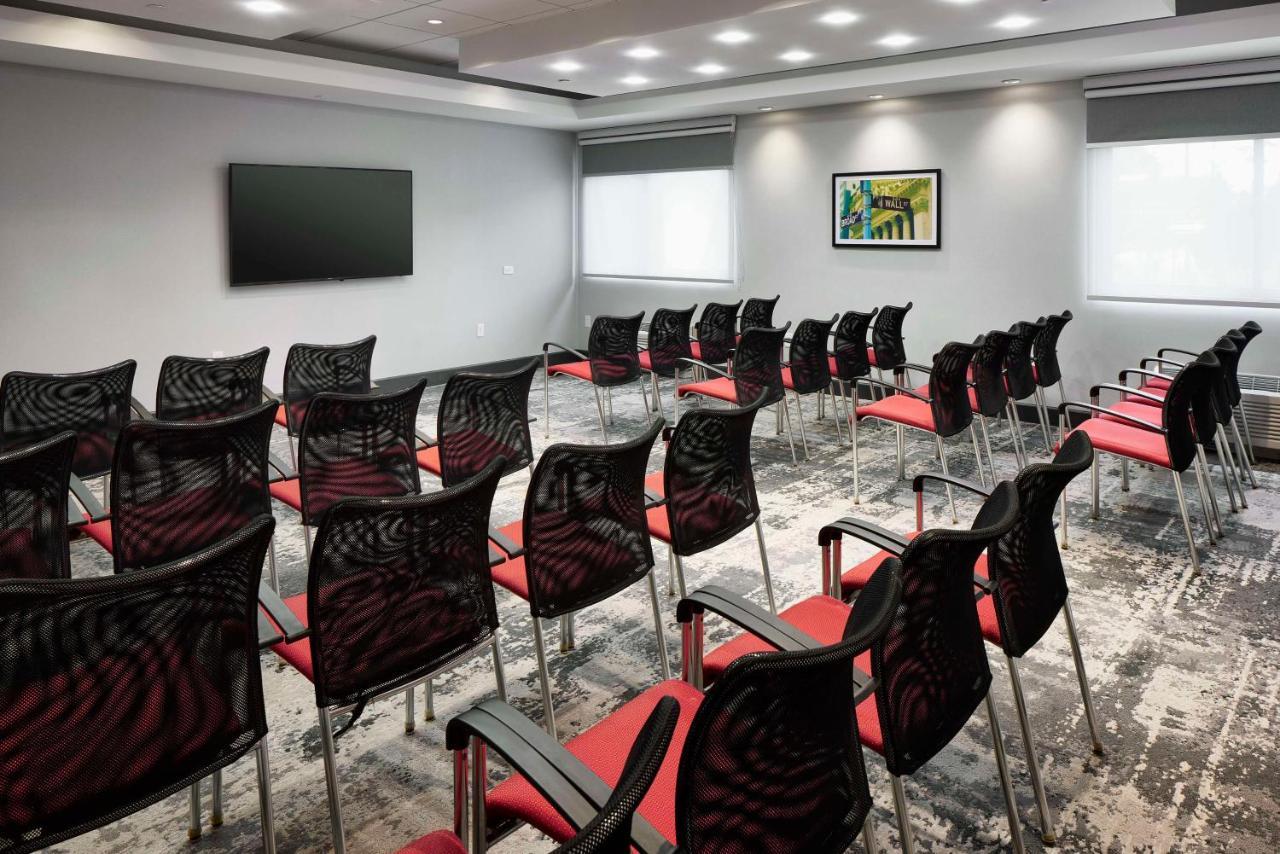 Hampton Inn Newark Airport Eksteriør bilde